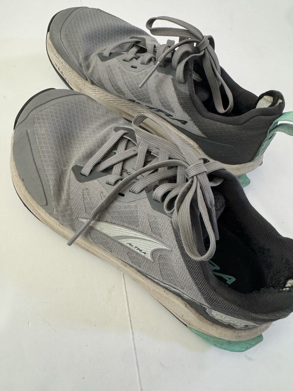 Altra Lone Peak 9 **FLAWS Womens Size 6 WIDE Trail Sneakers Gray Running Shoes